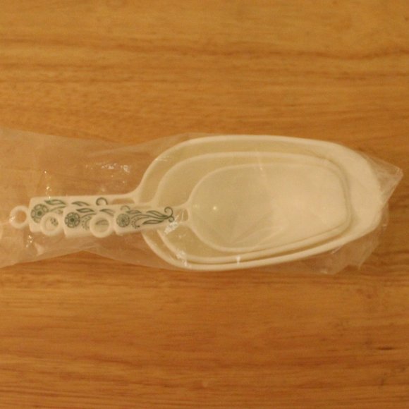 Decorative Plastic Scoops 3pc - Picture 1 of 2